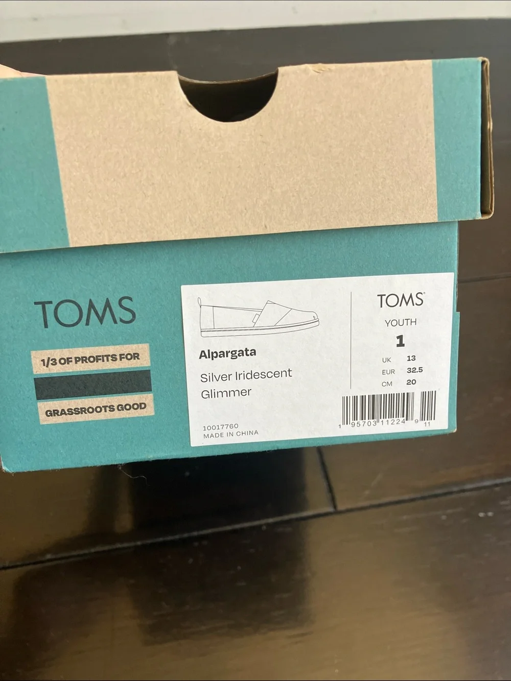 TOMS Youth Alpargata Silver Iridescent  Glimmer Slip-On Shoes Size 1 NEW IN BOX!